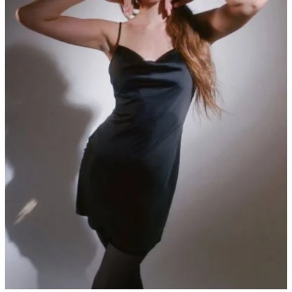 Uo Mallory Cowl Neck Slip Dress in Black WITH WHITE FLOWERS,Urban Outfitters - Picture 6 of 9